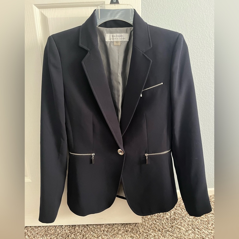 Tahari 2 piece suit